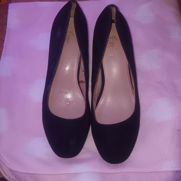 Dress Shoes - Picture 3 of 5